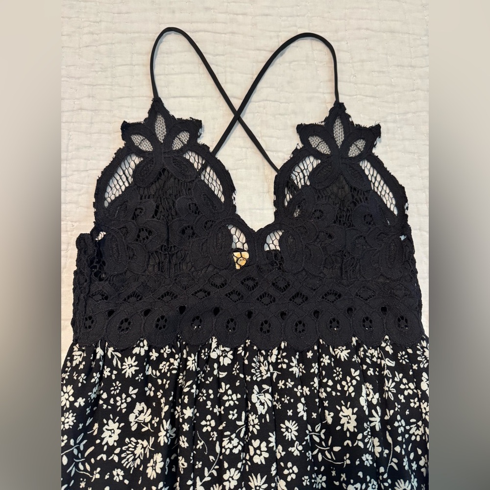 Vici Let It Be Tiered Floral Lace Midi Dress - Picture 6 of 10
